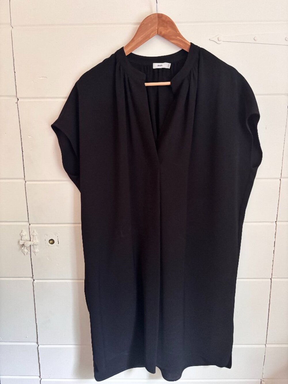 Vince Black Silk Blend Gathered V-Neck Shift Dress | Cap Sleeve | Minimalist